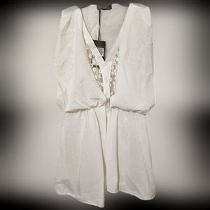 White sleeveless blouse